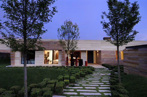 Beautiful House Integrated in the Natural Environment of the Residential Area