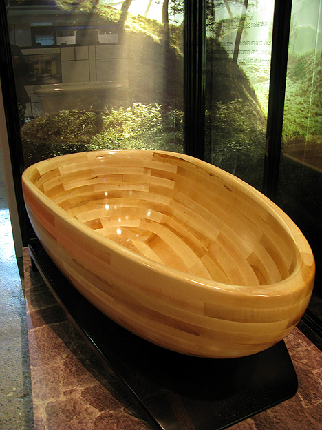 Wood Bathtub by MAAX – Limited-Edition Viaggi Bathtub