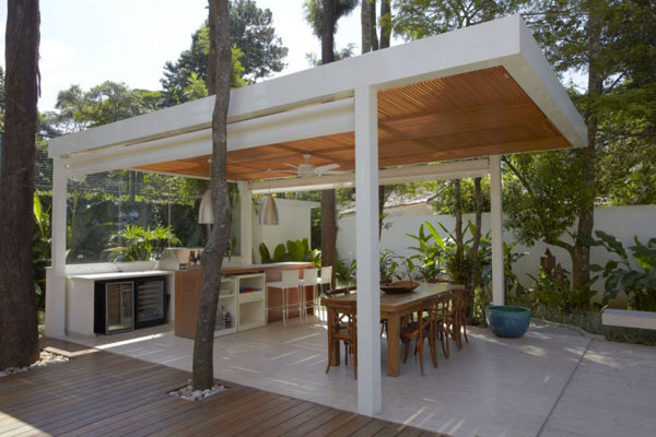 The Morumbi Residence: Exotic Landscapes and Diverse Interior Design